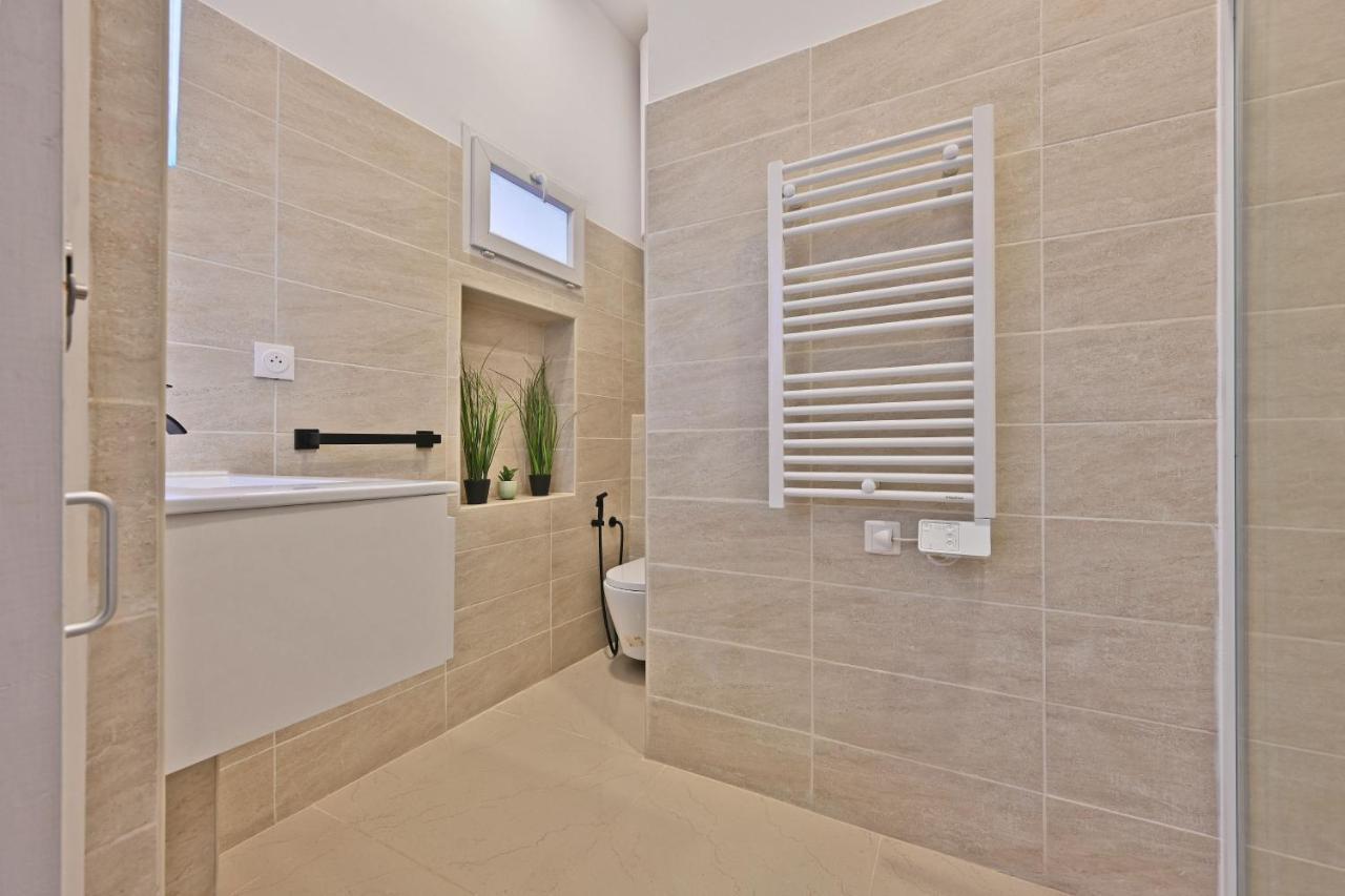 Au Roi Rene - Ac Clim - Wifi Apartment Avignon Bagian luar foto