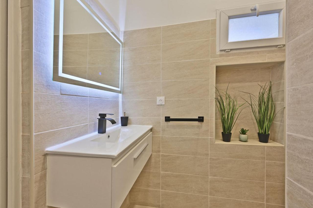 Au Roi Rene - Ac Clim - Wifi Apartment Avignon Bagian luar foto