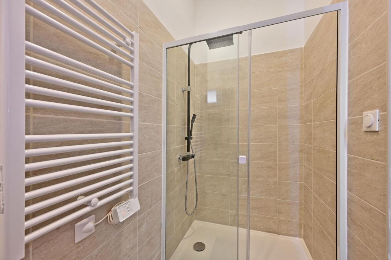 Au Roi Rene - Ac Clim - Wifi Apartment Avignon Bagian luar foto