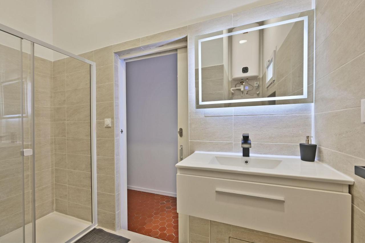Au Roi Rene - Ac Clim - Wifi Apartment Avignon Bagian luar foto